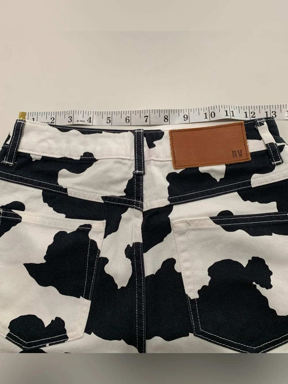 NWOT Reclaimed Vintage Cow Print Ultra High Rise Tapered 90s Mom Jeans, 26 - Picture 6 of 10